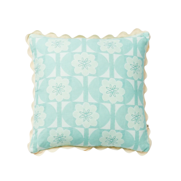 Image of 50 x 50 cm cushion with blue floral pattern.