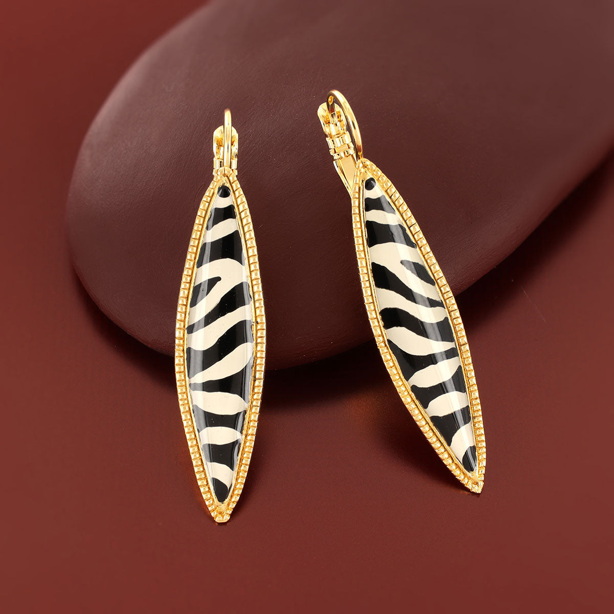 Taratata Zebra Lever Back Earrings H25-04730-202